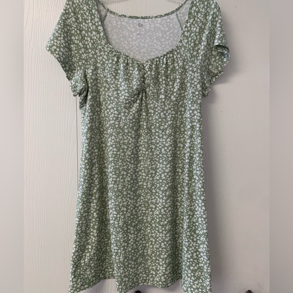 Knee Length Dress Green with White Flowers Size Large - Picture 1 of 4